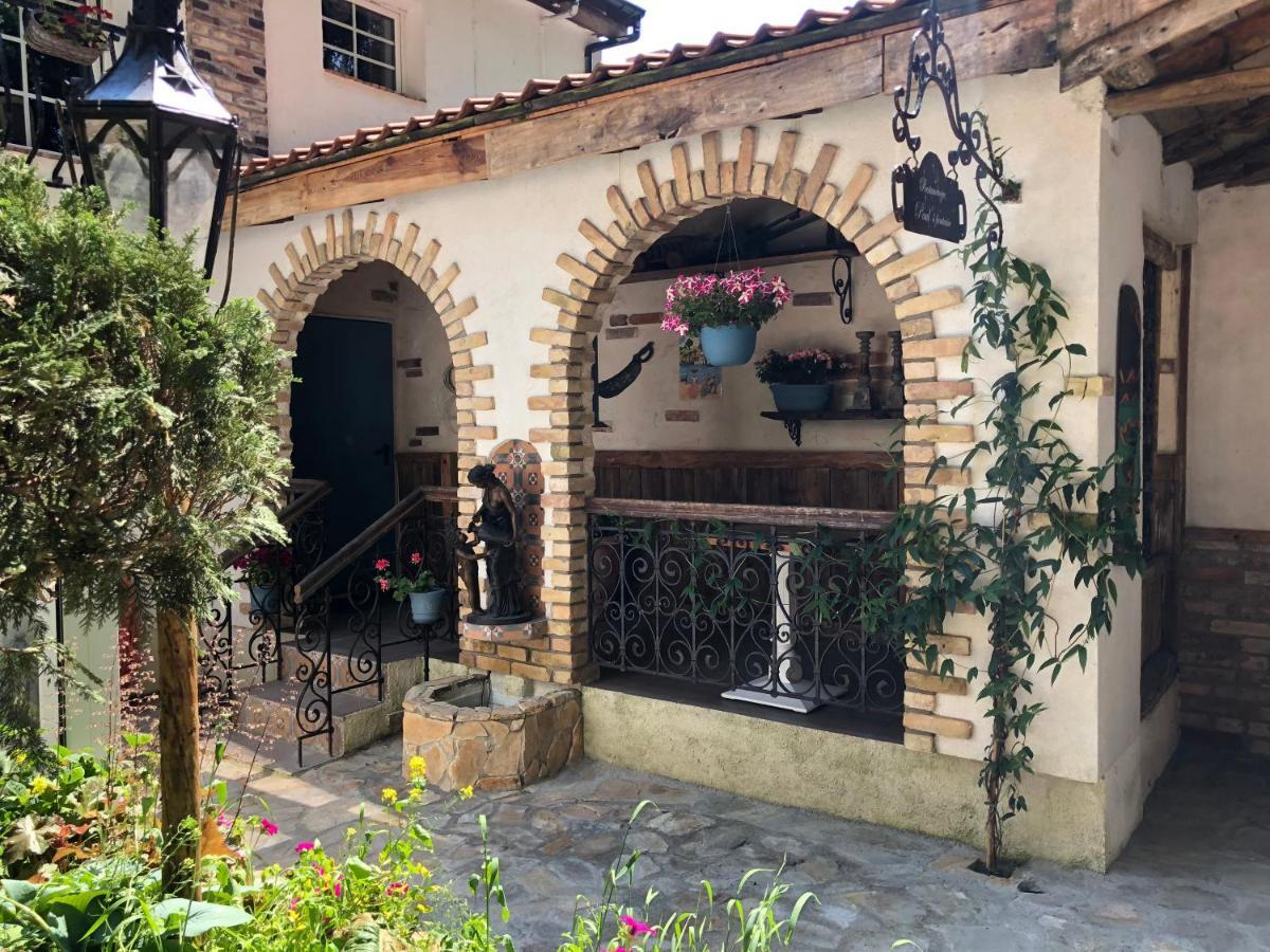 شتشيتسين Paul'S Fantasia Boutique Suites المظهر الخارجي الصورة